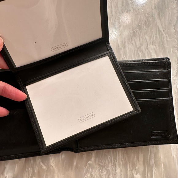 Coach Black Leather and Canvas Men’s Billfold Wallet In Signature Print - Picture 4 of 6